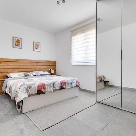 Sea Bay View Apartment - Appartement Avec Piscine Et Magnifique Vue Sur Mer Sveti Filip i Jakov Exteriör bild